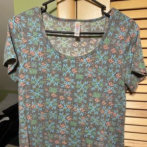 Soft, faded wash Lularoe Classic T